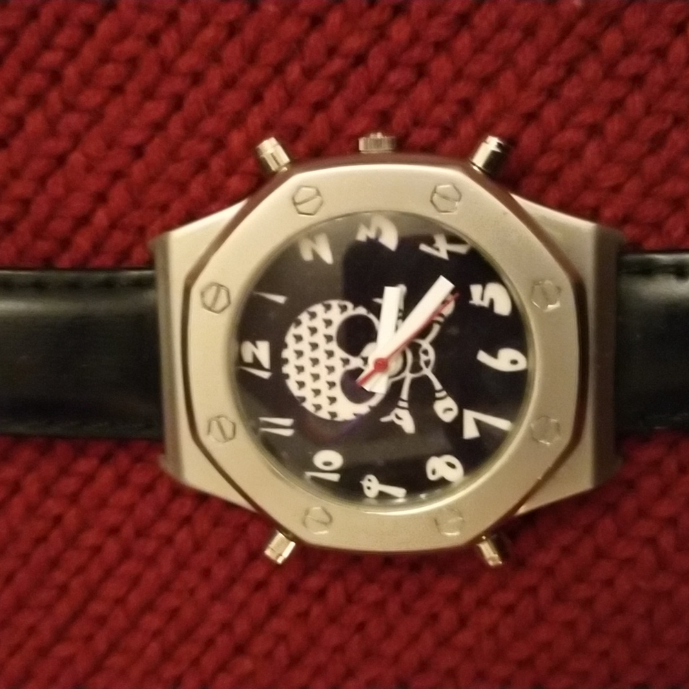☠️Silver and black skull faced watch with black vegan leather band💀